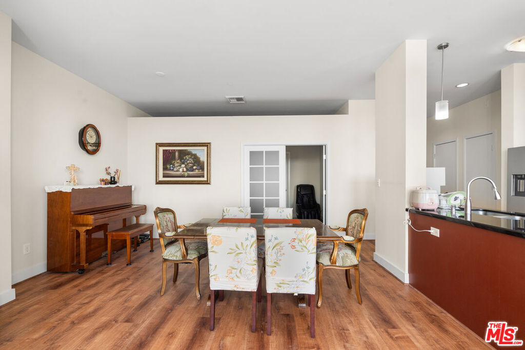 3810 Wilshire Boulevard 712 Property Photo 9