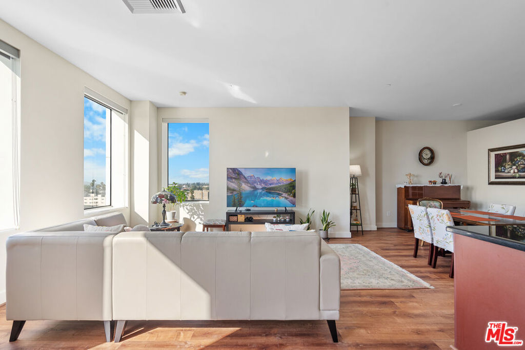 3810 Wilshire Boulevard 712 Property Photo 16