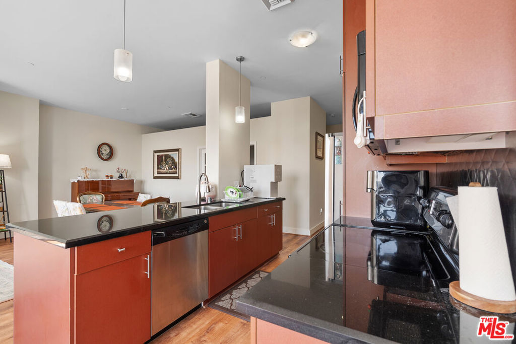 3810 Wilshire Boulevard 712 Property Photo 17