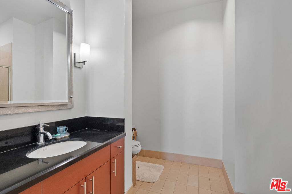 3810 Wilshire Boulevard 712 Property Photo 20