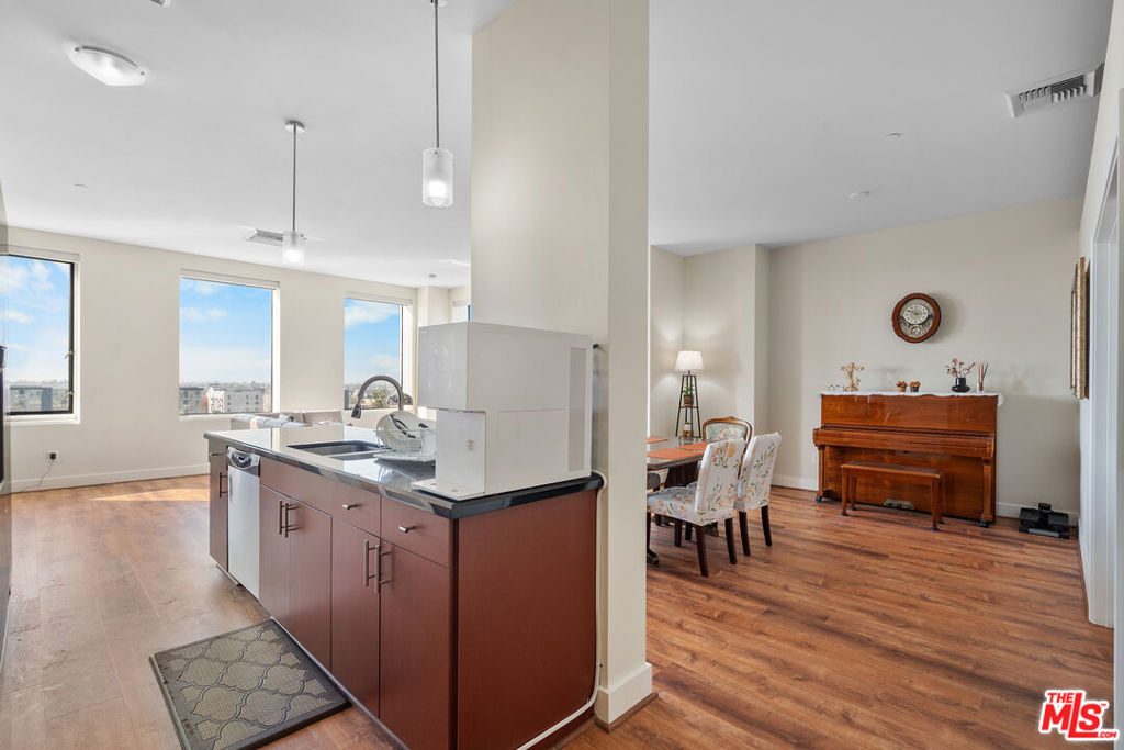 3810 Wilshire Boulevard 712 Property Photo 22