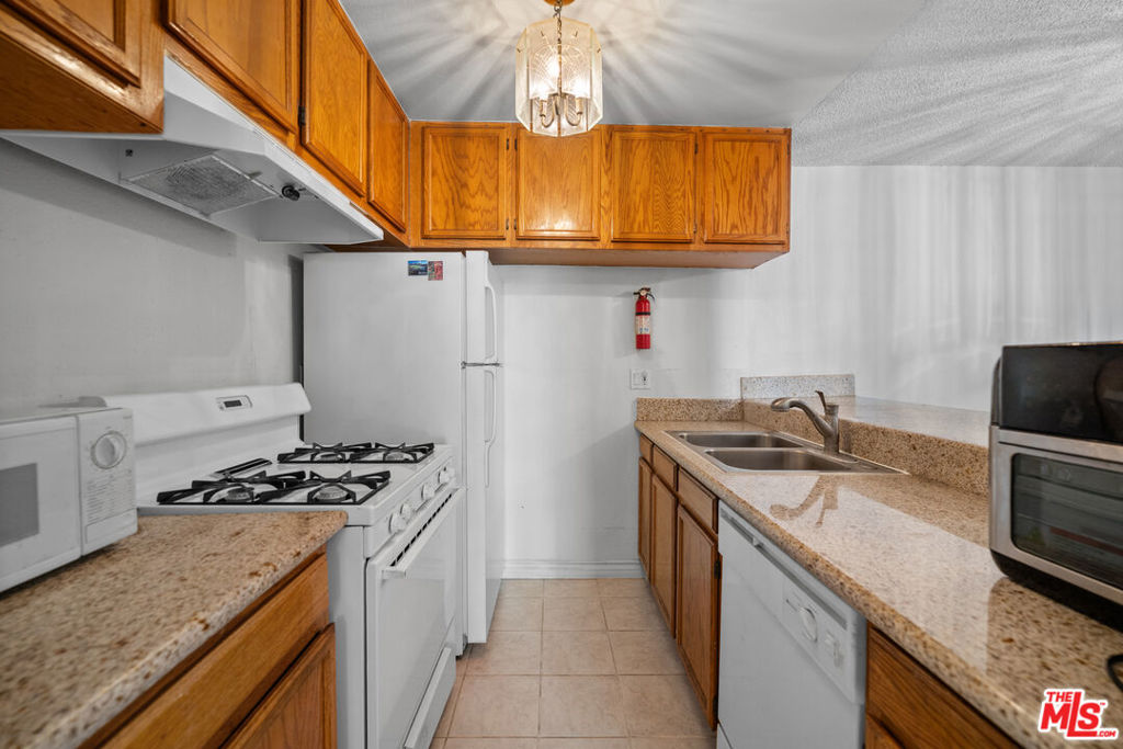 525 La Fayette Park Place 115 Property Photo 8