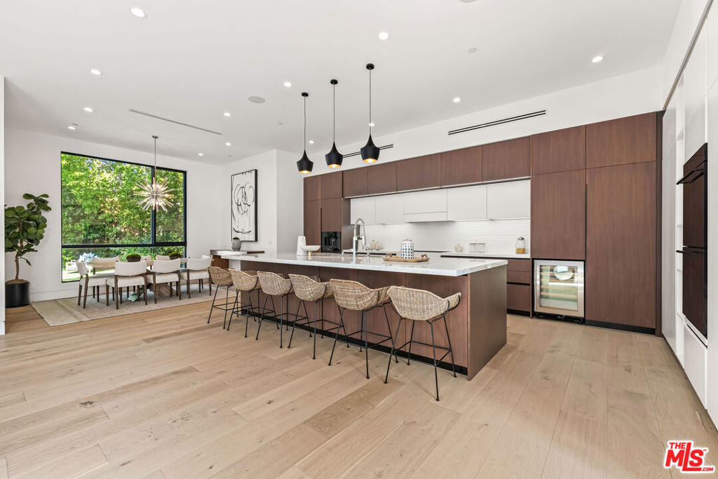 12119 Travis Street Property Photo 6