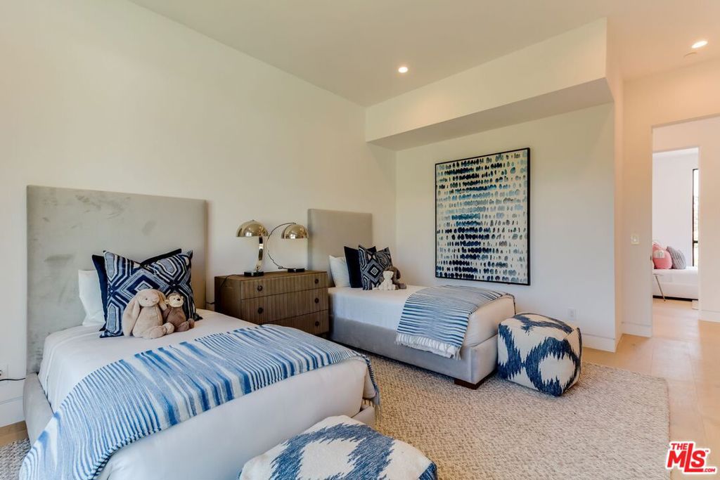 12119 Travis Street Property Photo 13