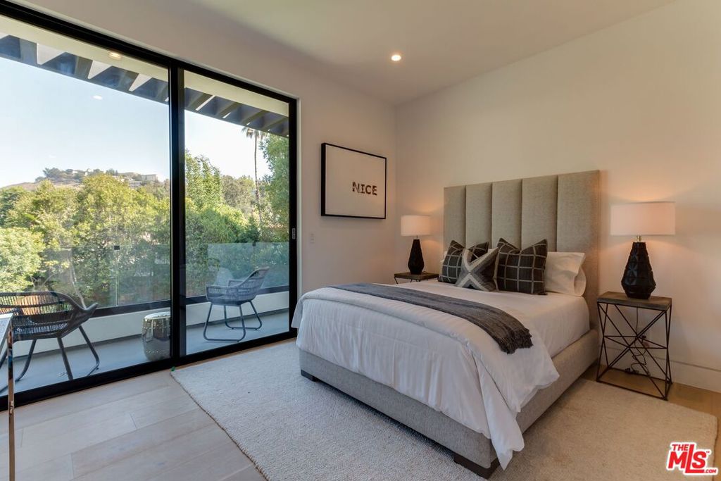 12119 Travis Street Property Photo 14