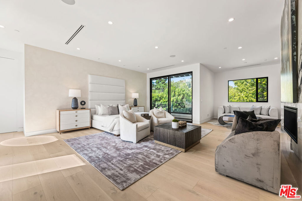 12119 Travis Street Property Photo 15