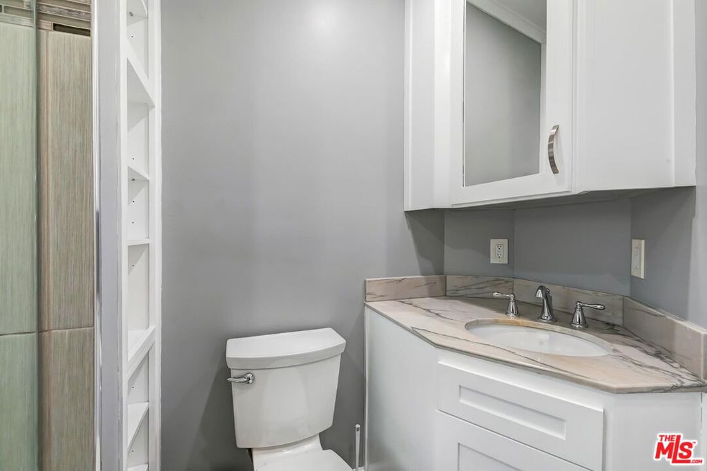 1110 W 80th Street Property Photo 15