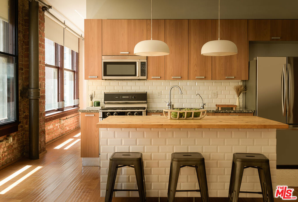 460 S Spring Street 810 Property Photo 1