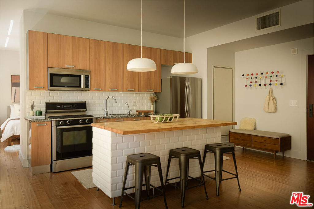 460 S Spring Street 810 Property Photo 11