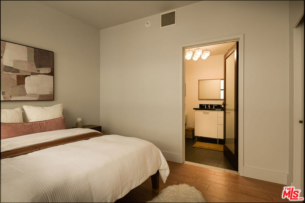 460 S Spring Street 810 Property Photo 22