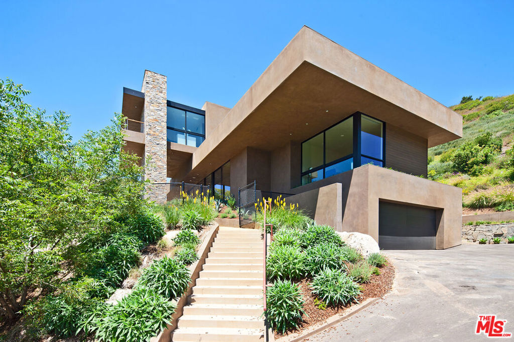 6228 Sycamore Meadows Drive Property Photo 3
