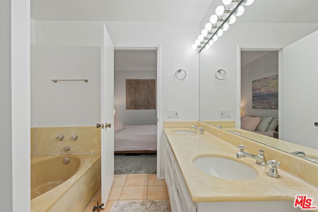 310 Tahiti Way 103 Property Photo 15