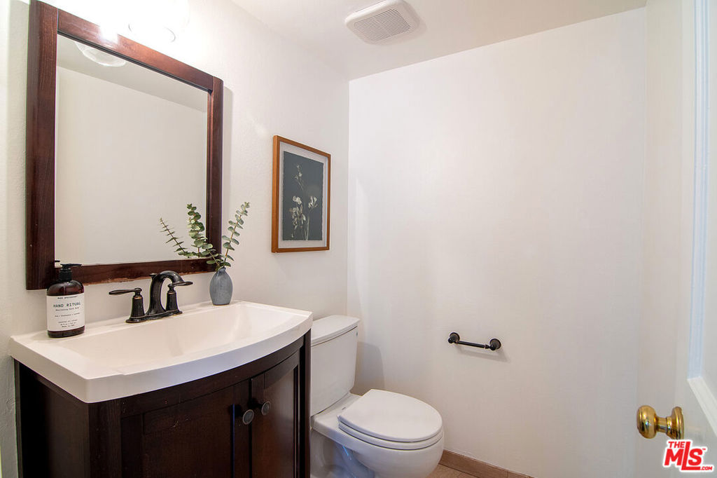 1639 Selby Avenue B Property Photo 18