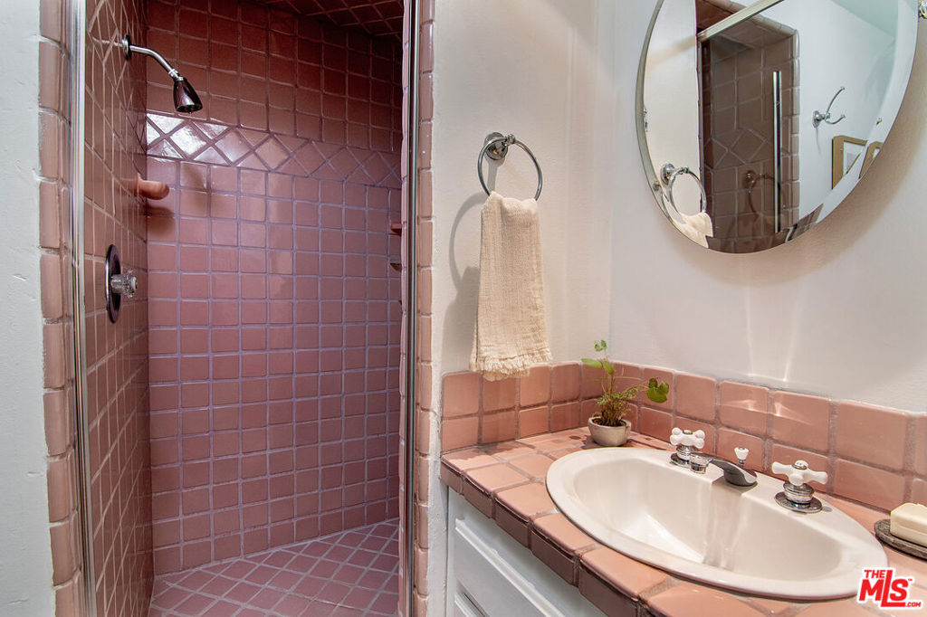 1639 Selby Avenue B Property Photo 32
