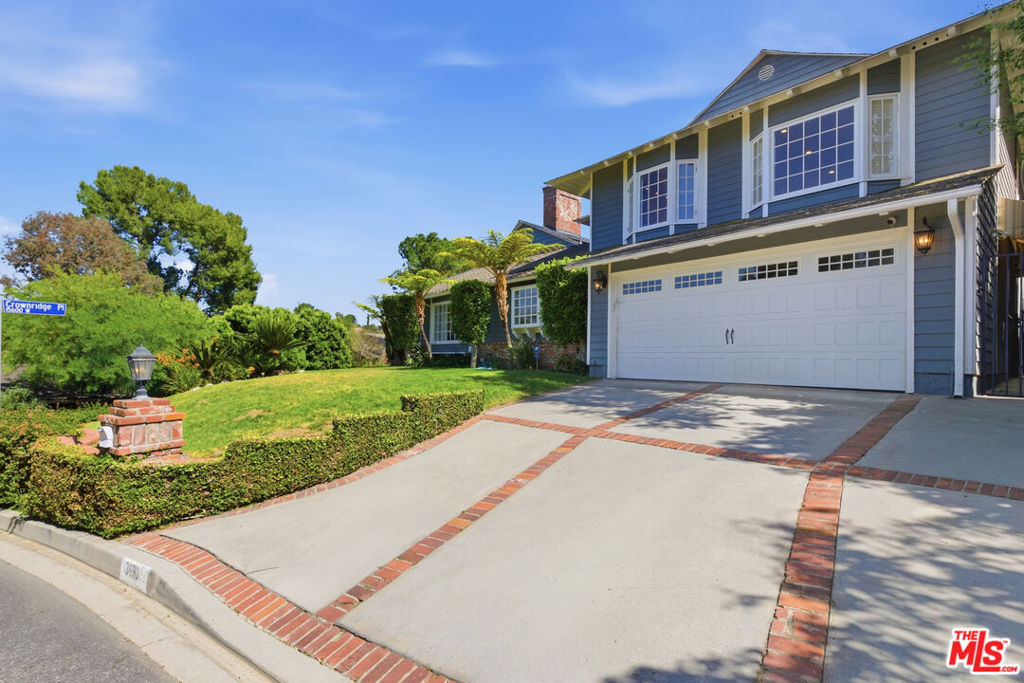3690 Crownridge Drive Property Photo 4