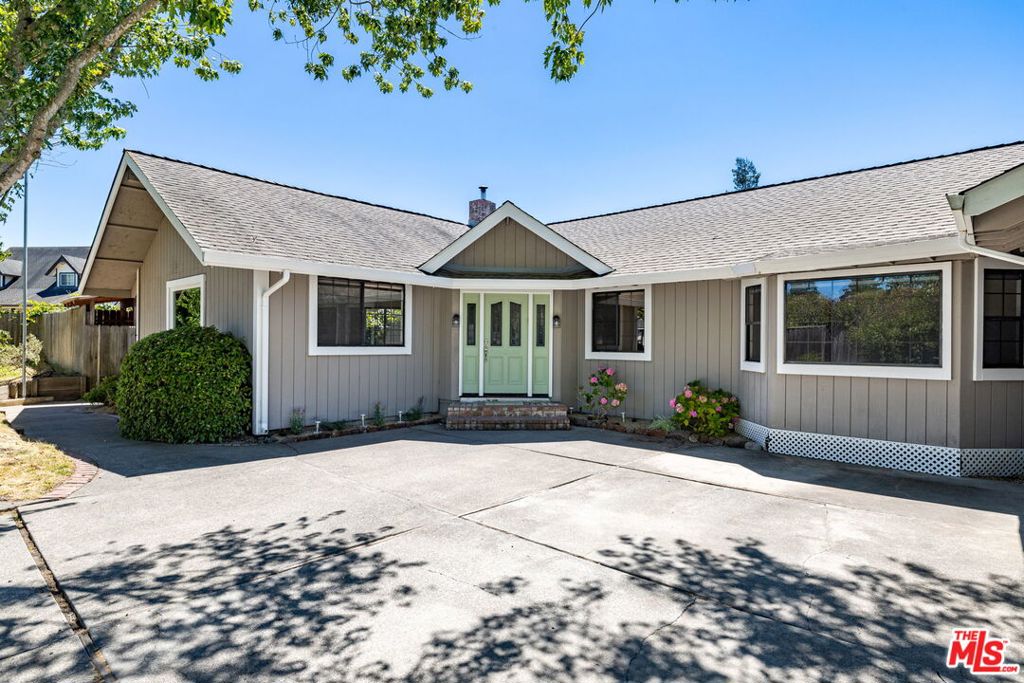 5325 Lone Pine Road Property Photo 3