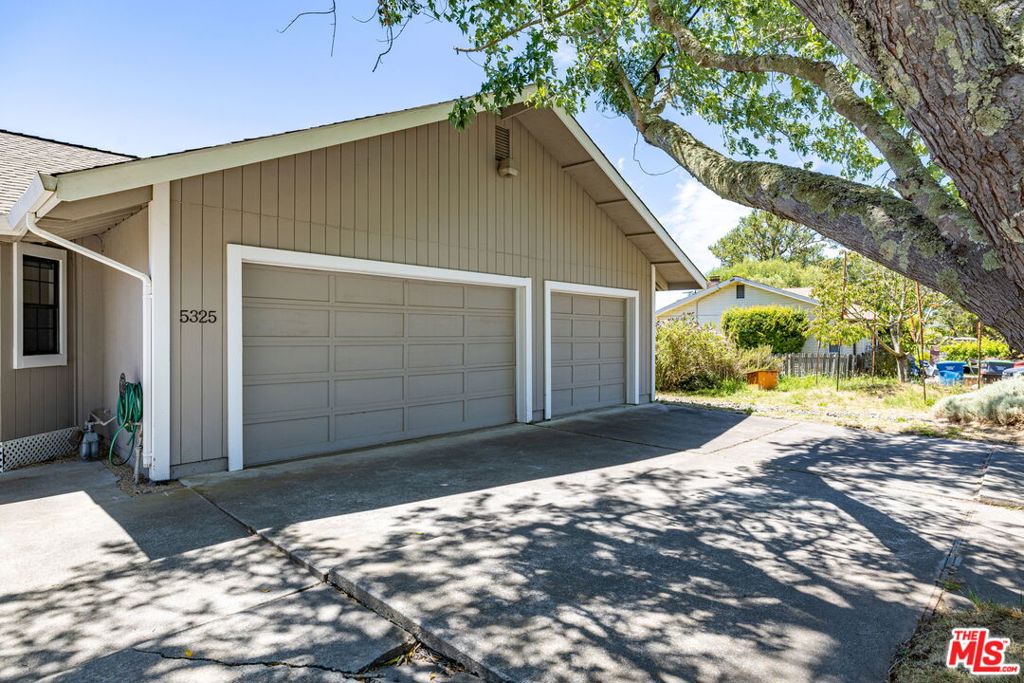 5325 Lone Pine Road Property Photo 4