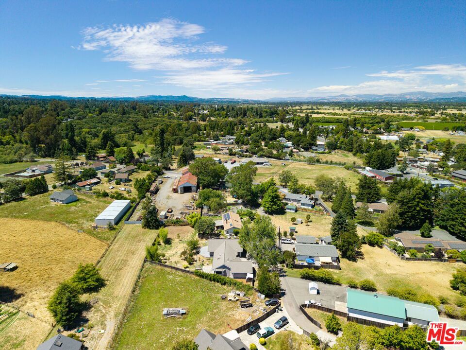 5325 Lone Pine Road Property Photo 7