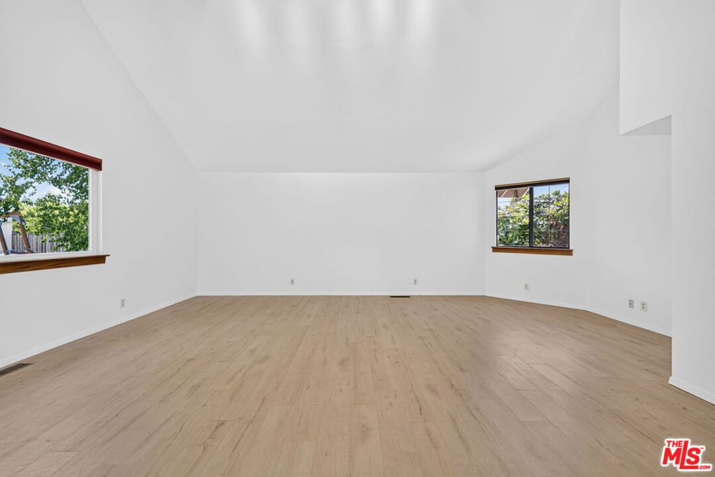 5325 Lone Pine Road Property Photo 10