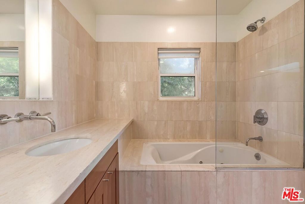 7586 Woodrow Wilson Drive Property Photo 15