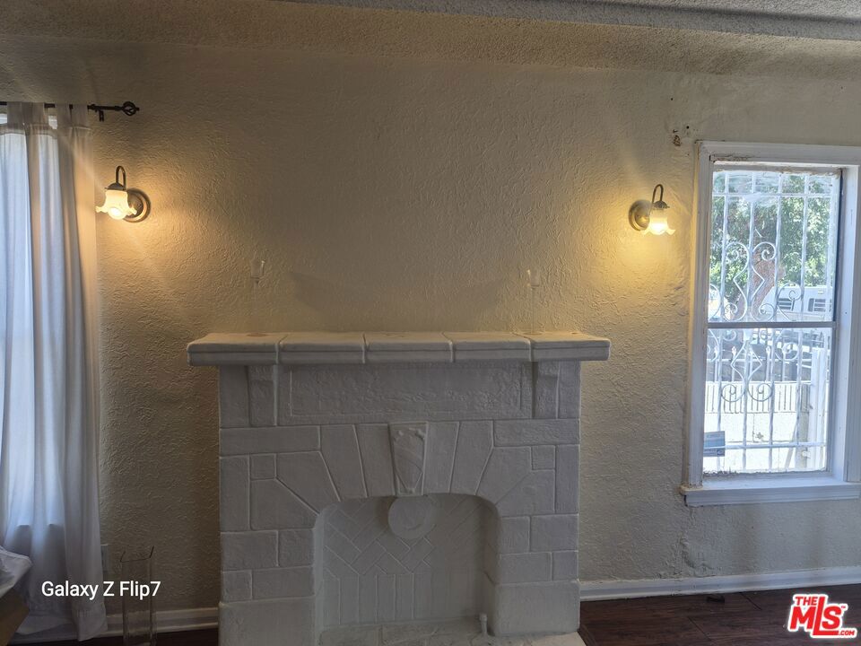 1241 W 43rd Street Property Photo 2