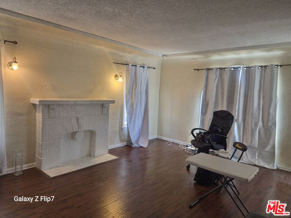 1241 W 43rd Street Property Photo 3