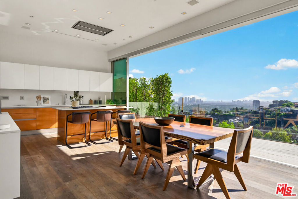 8760 Hollywood Boulevard Property Photo 4