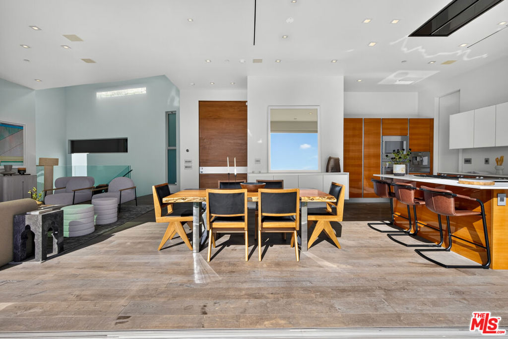 8760 Hollywood Boulevard Property Photo 13
