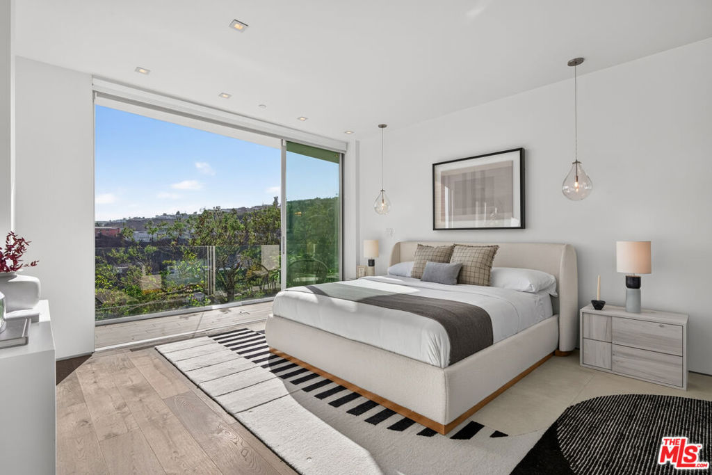 8760 Hollywood Boulevard Property Photo 22