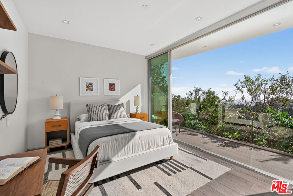 8760 Hollywood Boulevard Property Photo 29