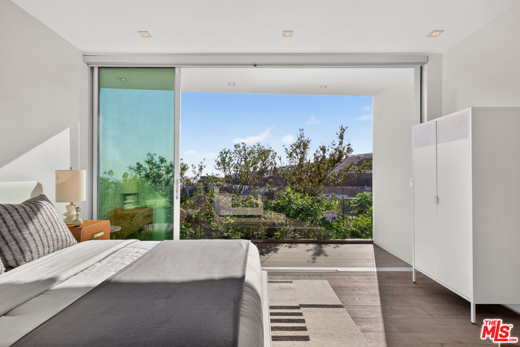 8760 Hollywood Boulevard Property Photo 30