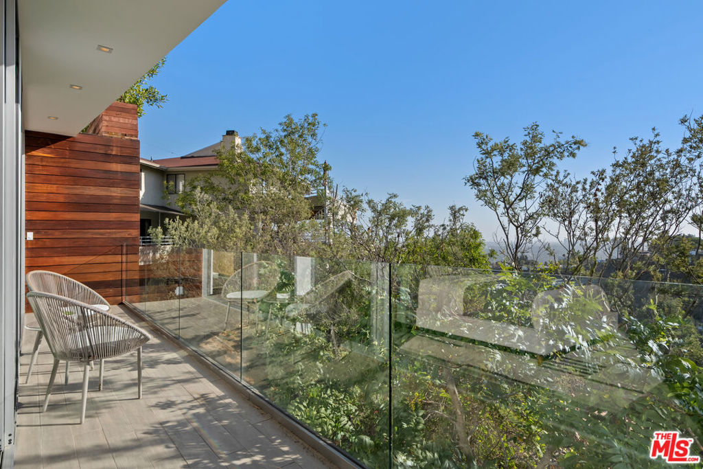 8760 Hollywood Boulevard Property Photo 32