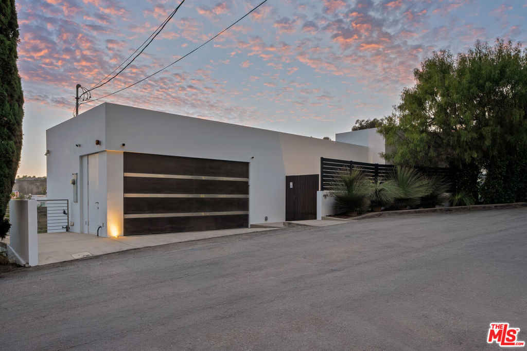 8760 Hollywood Boulevard Property Photo 33