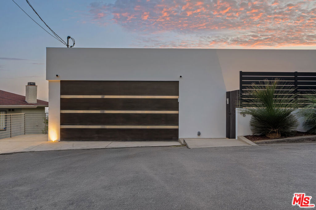 8760 Hollywood Boulevard Property Photo 34