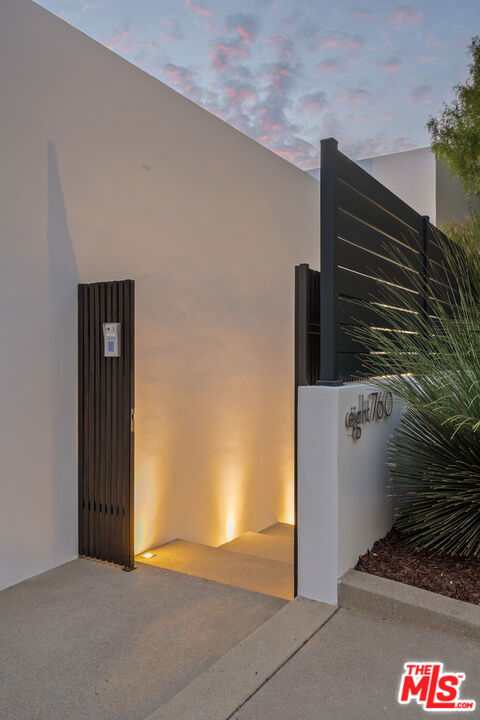 8760 Hollywood Boulevard Property Photo 35