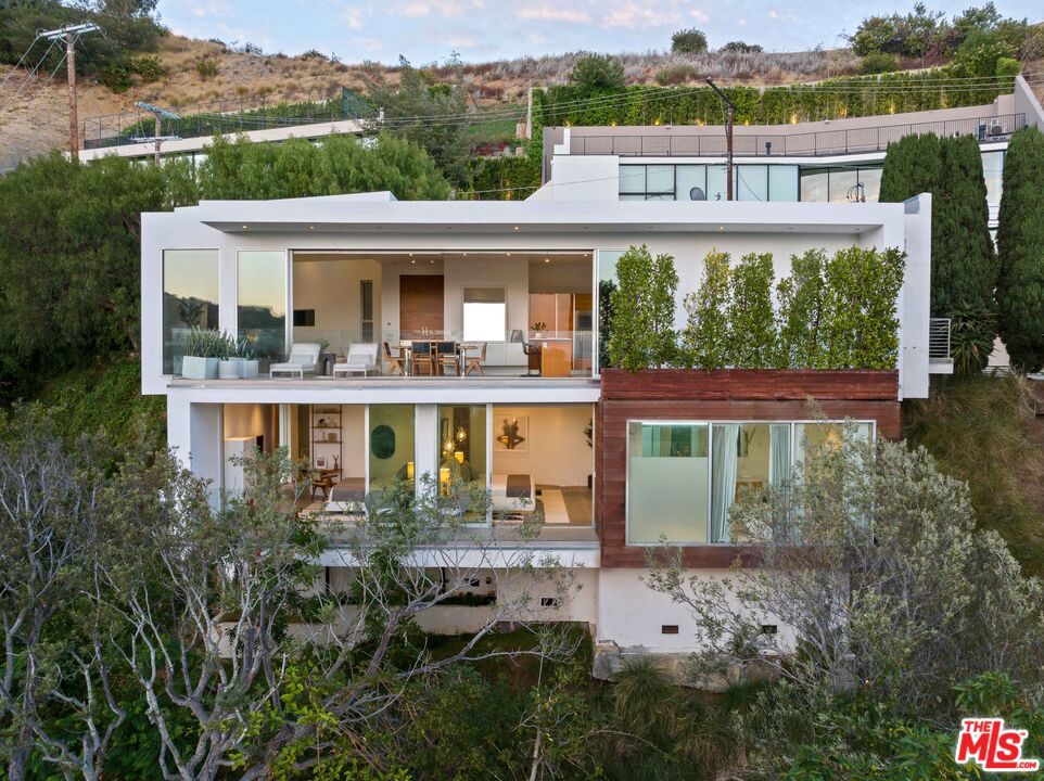 8760 Hollywood Boulevard Property Photo 40