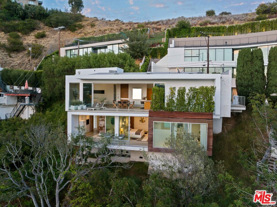 8760 Hollywood Boulevard Property Photo 41
