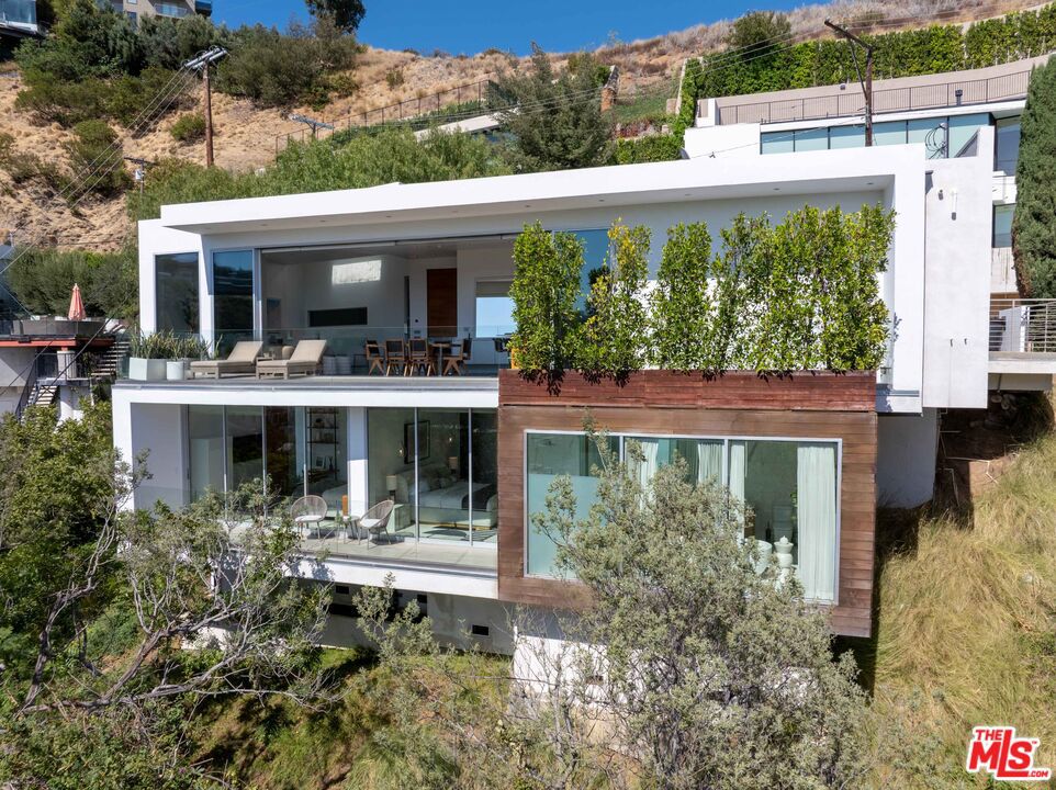 8760 Hollywood Boulevard Property Photo 43