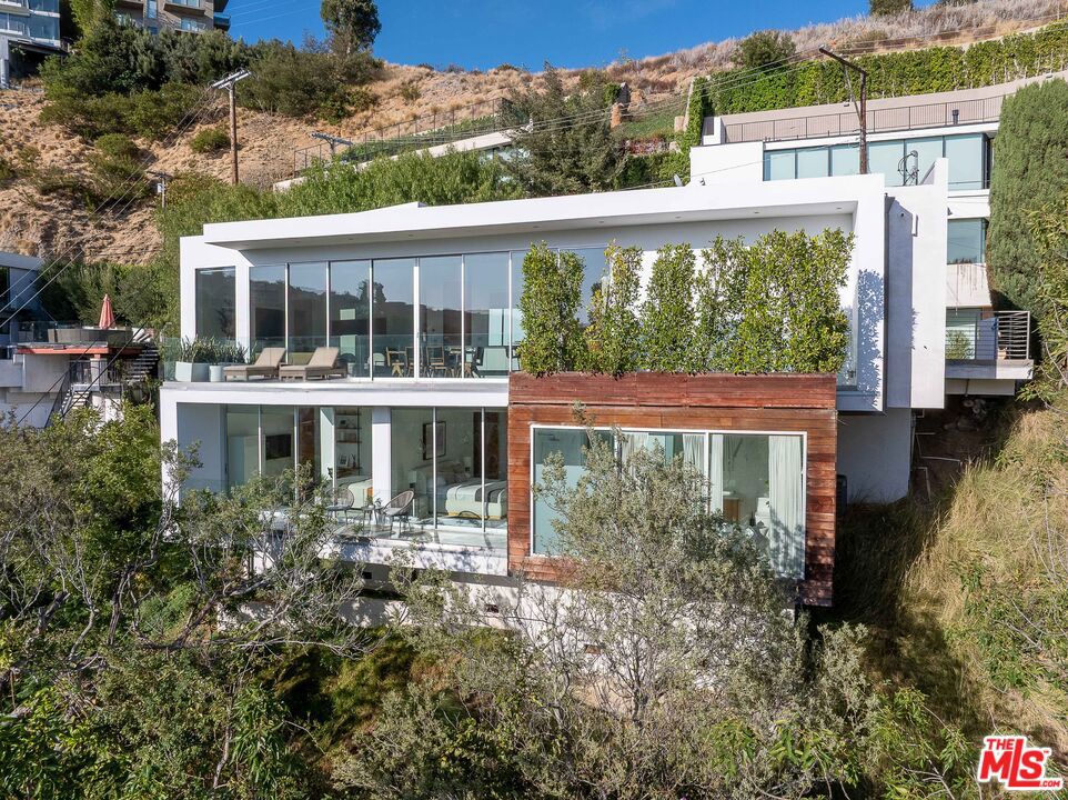 8760 Hollywood Boulevard Property Photo 44
