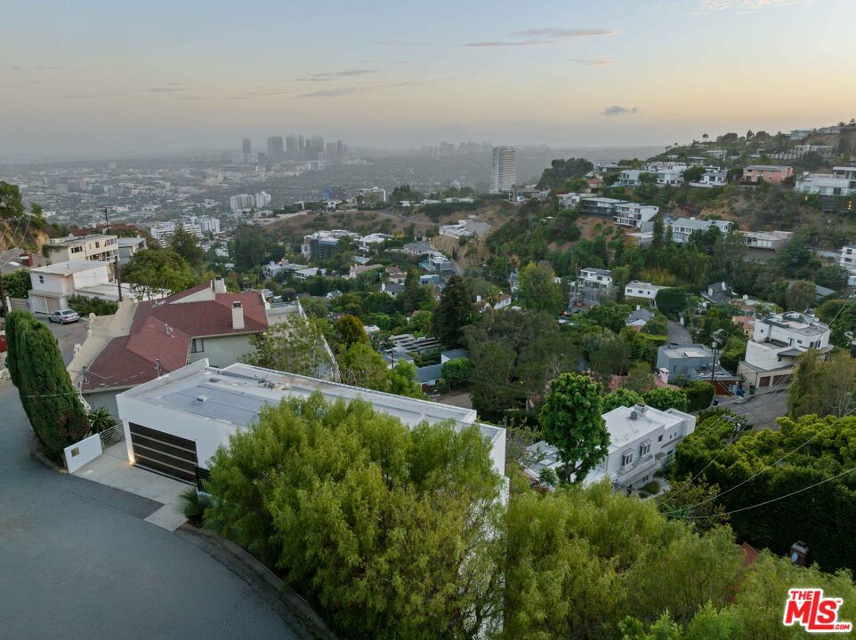 8760 Hollywood Boulevard Property Photo 45