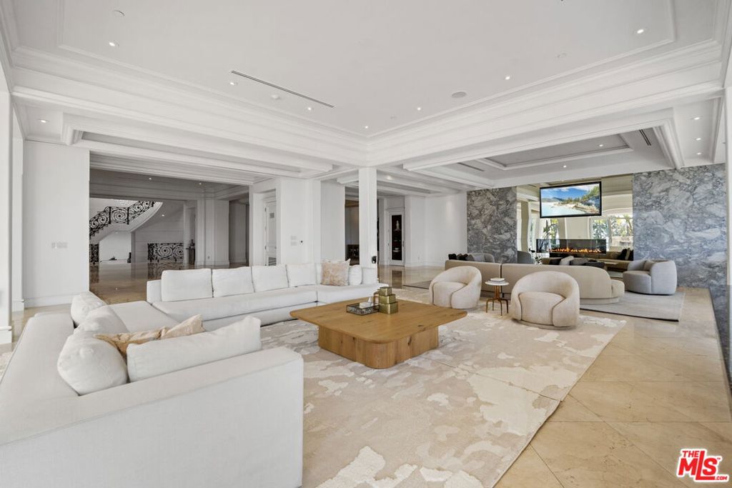 360 Trousdale Place Property Photo 2