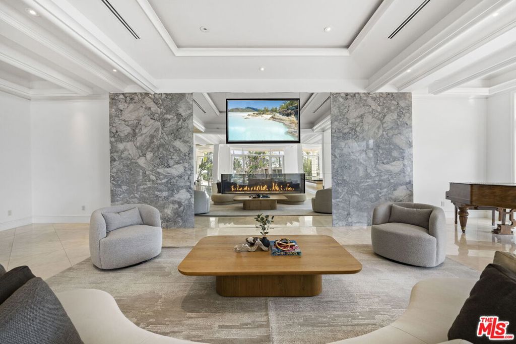 360 Trousdale Place Property Photo 6