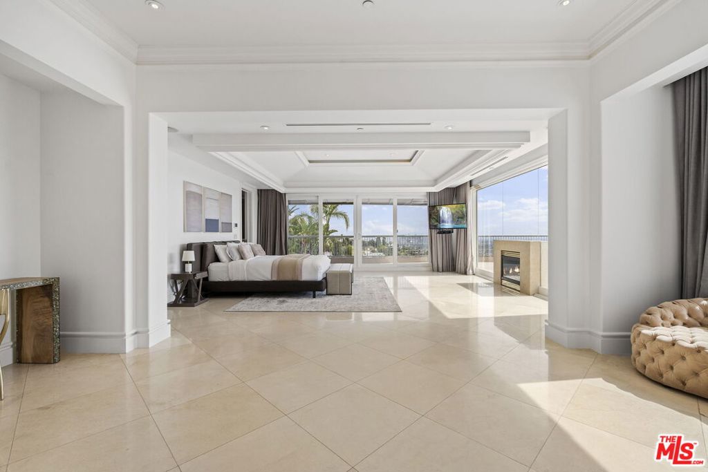 360 Trousdale Place Property Photo 13