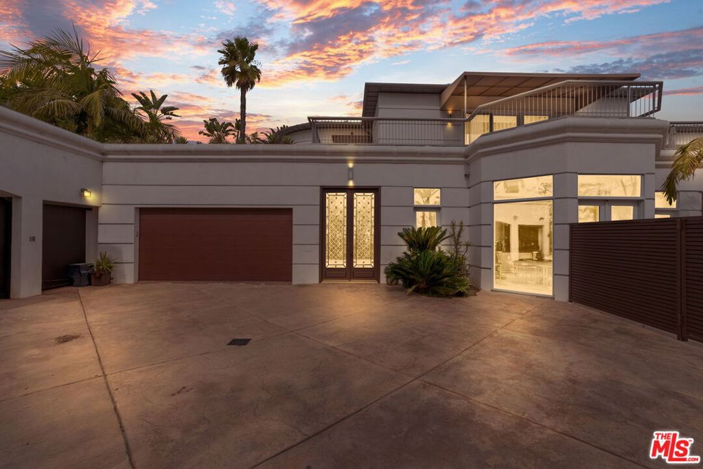 360 Trousdale Place Property Photo 17