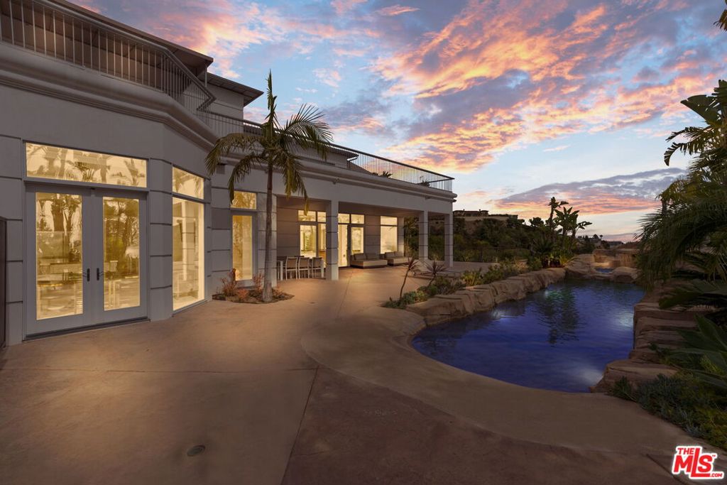 360 Trousdale Place Property Photo 18