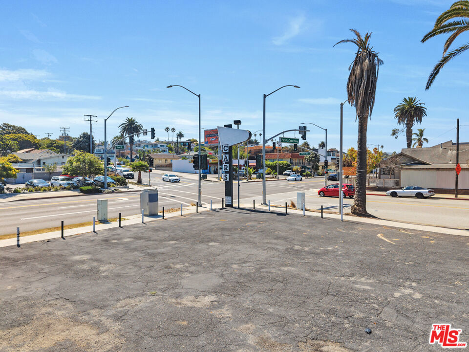 339 S Pacific Coast Highway Property Photo 18