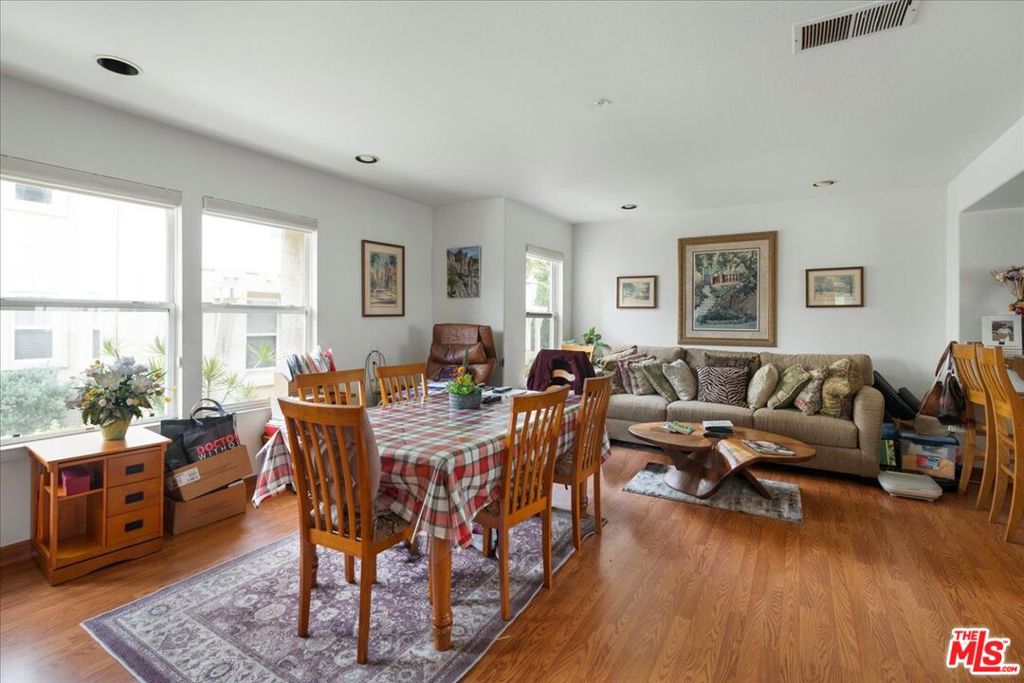 7307 Hannum Avenue Property Photo 4