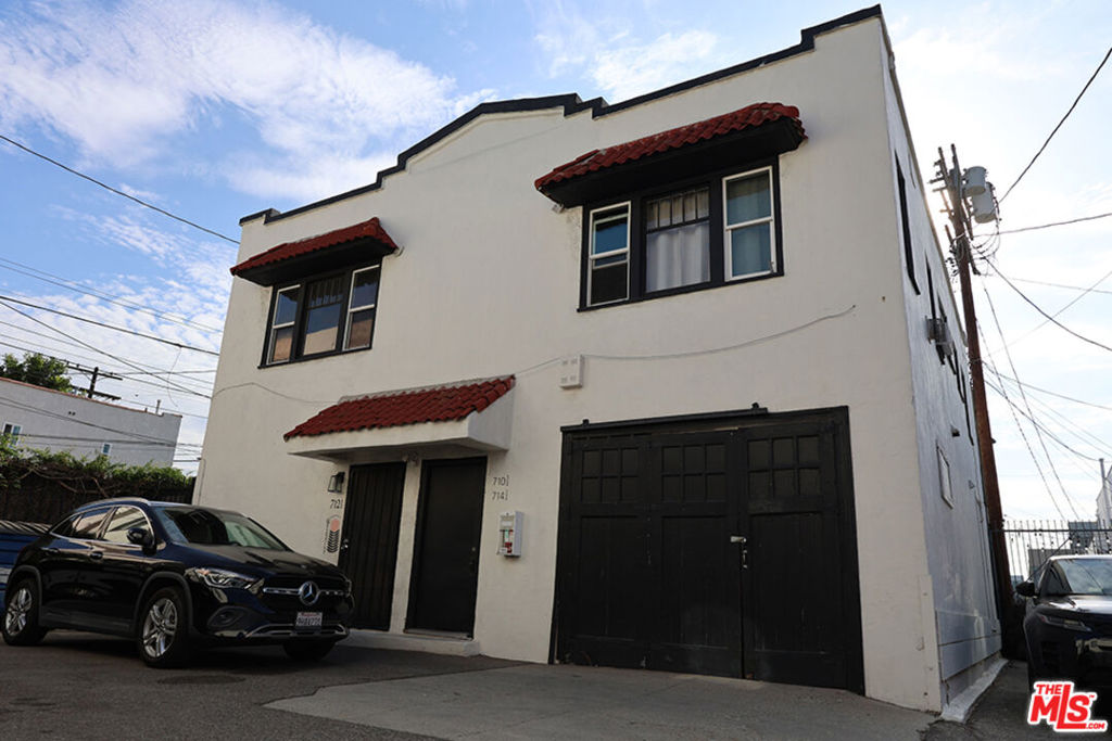 710 N Van Ness Avenue Property Photo 9
