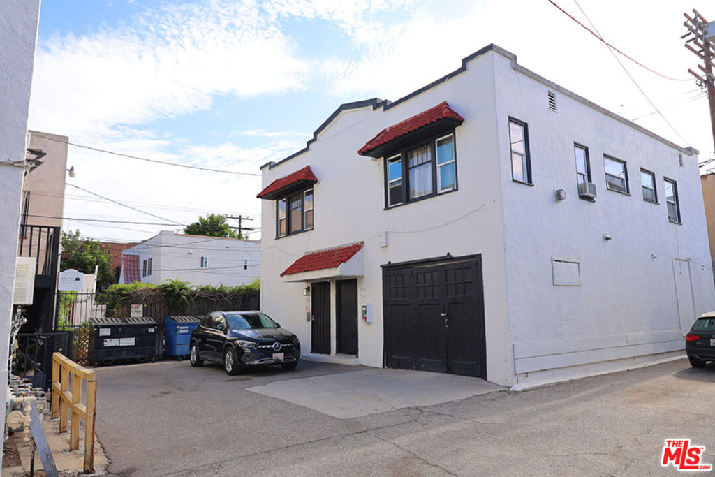 710 N Van Ness Avenue Property Photo 11