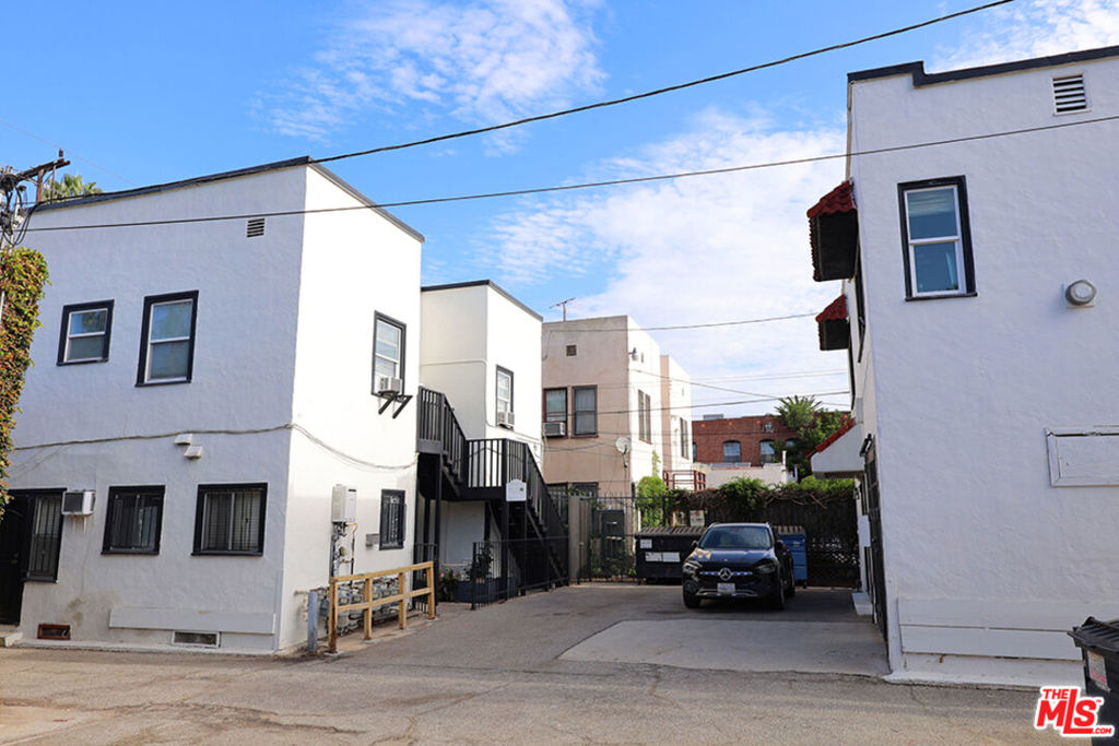 710 N Van Ness Avenue Property Photo 12